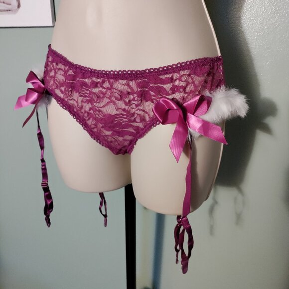 Sexy Christmas Lingerie Set With Attached Garter Straps. - Picture 3 of 7